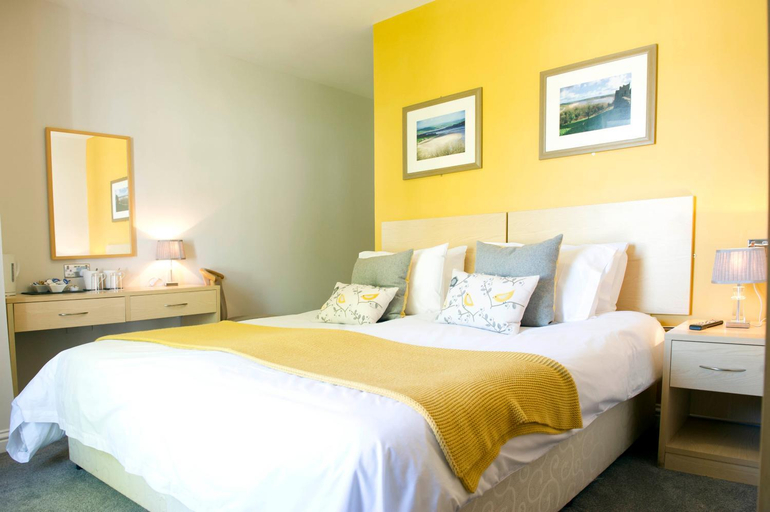Bedroom 2, Rose and Crown Hotel, Carmarthenshire