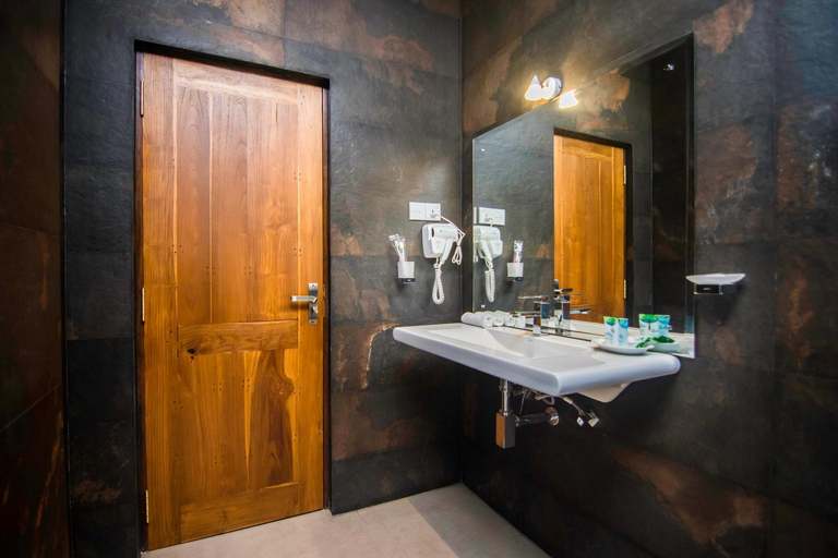 Bathroom 3, Rivora Residence, K.F.G. & G. Korale