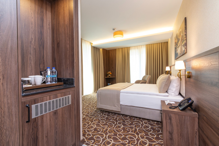 Bedroom 2, By The Marina Hotel, Merkez