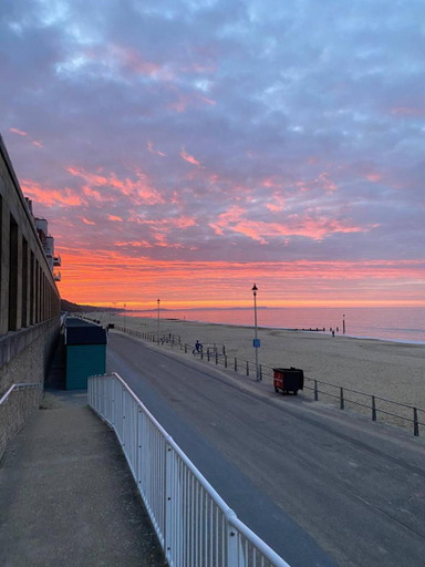 Others 4, Comfortable room ,shared kitchen,5 min to the beach and O2 academy, Bournemouth