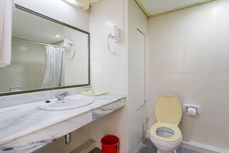 Bathroom 4, Hadthong hotel, Muang Prachuap Khiri Khan