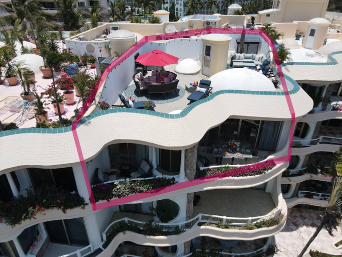 Room 2, Ocean Front Penthouse Pool Sleeps 8 People, Compostela