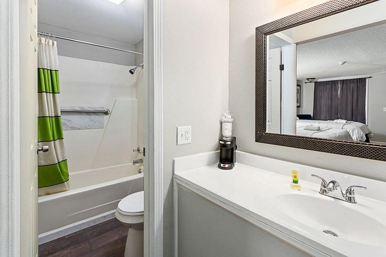 Bedroom 3, Golden Isles Inn & Suites, Glynn
