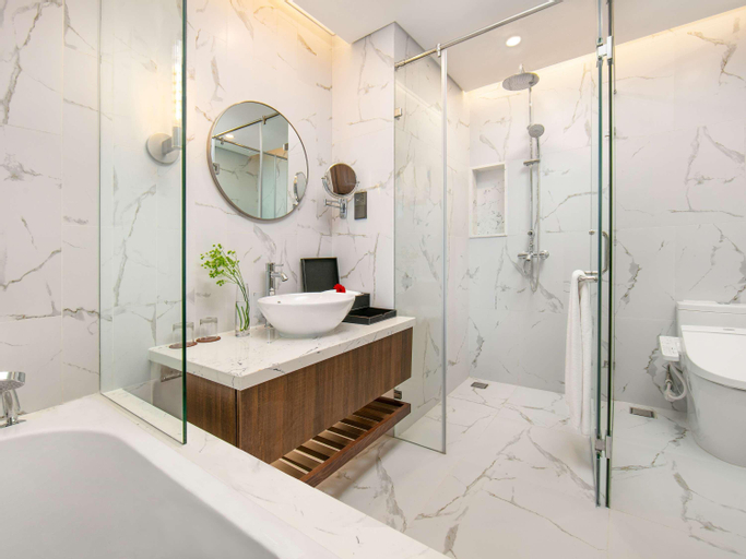 Bathroom 11