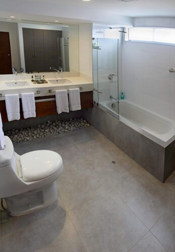 Bathroom 4, Vista PacÃfico Hotel Asia, Cañete