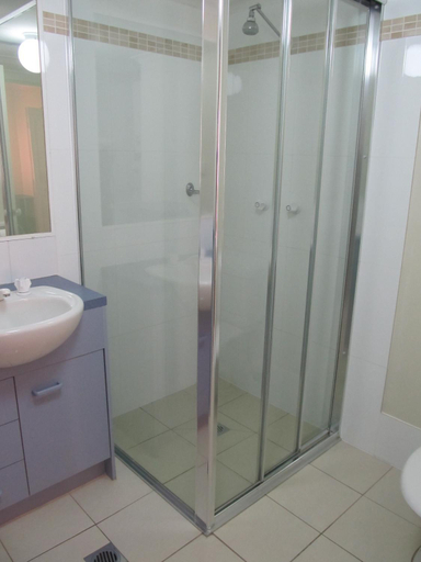 Bathroom 4, Costa Dora Holiday Apartments, Gold Coast