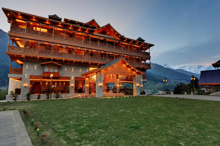 Exterior & Views