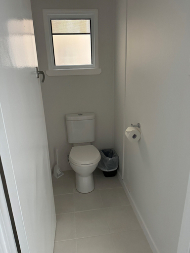 Bathroom 2, Essex Court, North Ward-Castle Hill