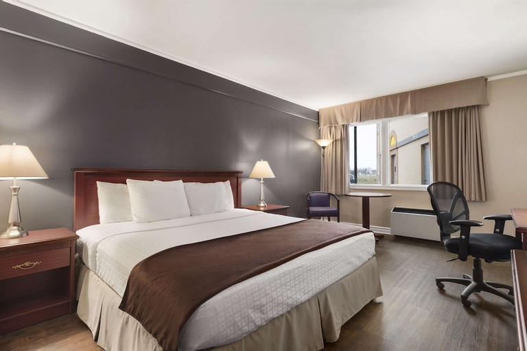 Bedroom 3, Days Inn by Wyndham Brockville, Leeds and Grenville