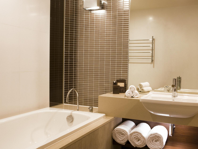 Bathroom 10