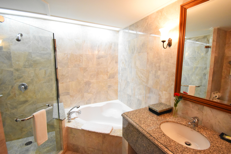Bathroom 13