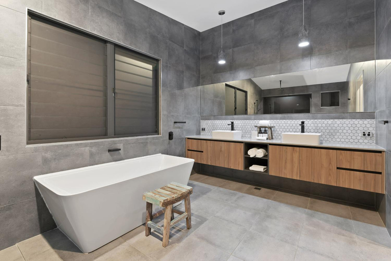 Bathroom 4, Villa Thirty One - Balinese inspired Escape, Cairns