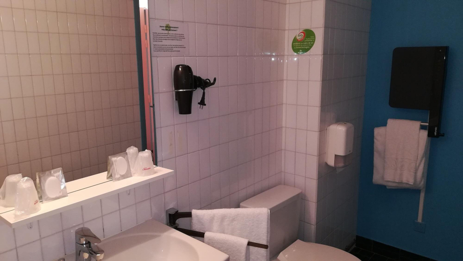 Bathroom 4, Les Afforêts, Haute-Savoie