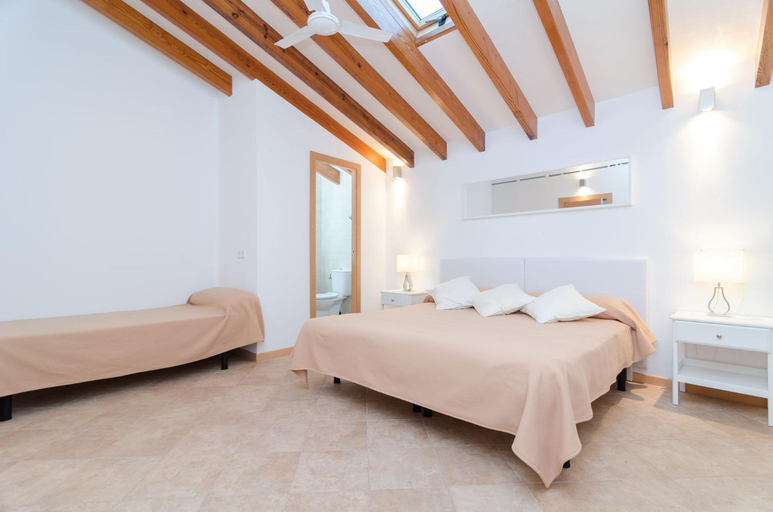Bedroom 4, Embat Hostel, Baleares