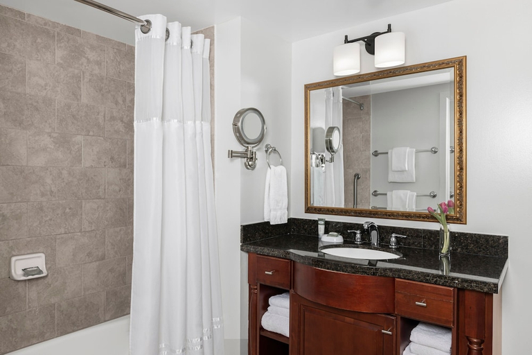 Bathroom 4, MARRIOTTS FRENCHMANS COVE, Southside