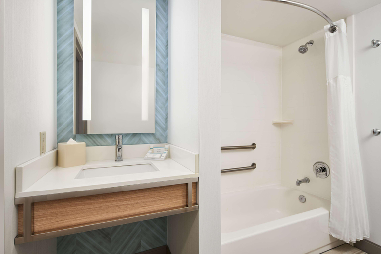 Bathroom 4, Hilton Garden Inn Columbus, Muscogee