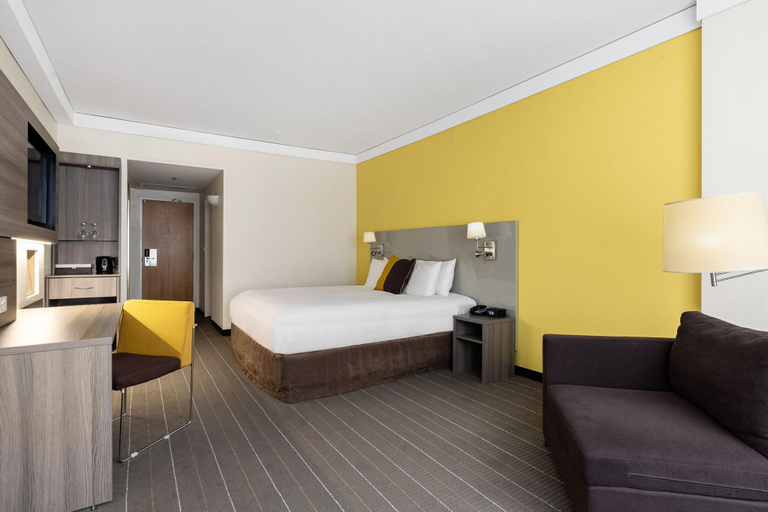 Bedroom 25