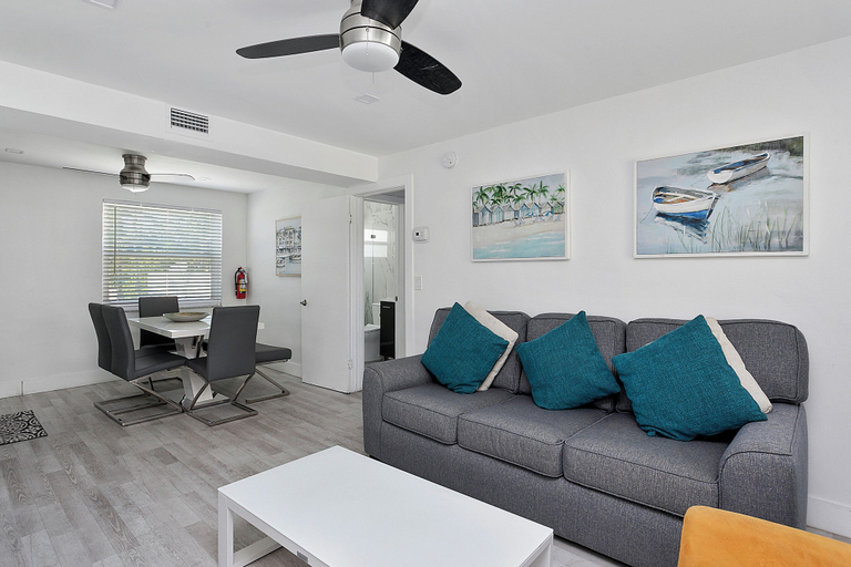 Others 3, ULTRA Modern Apt by the Beach, Broward