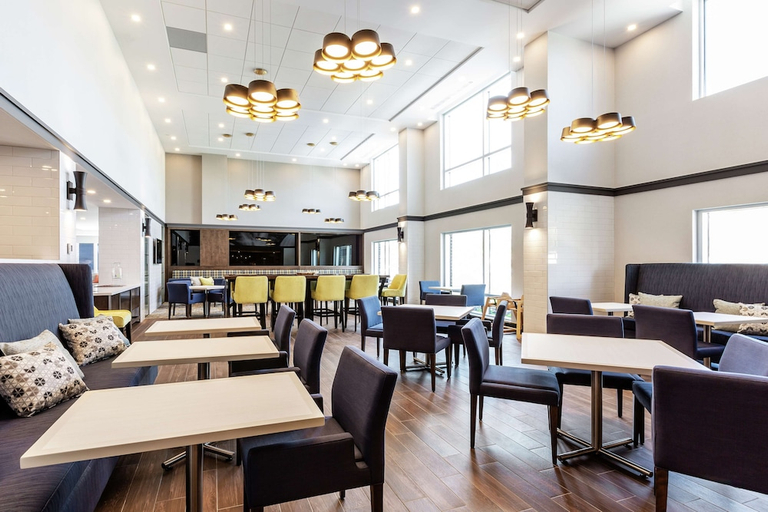 Food & Drinks 5, Hampton Inn & Suites by Hilton Quebec Beauport , Communauté-Urbaine-de-Québec