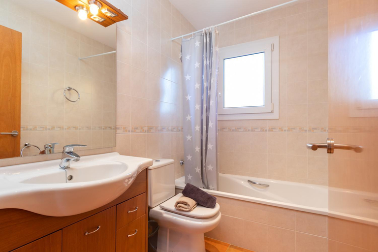 Bathroom 1, Villa la Roca, Girona
