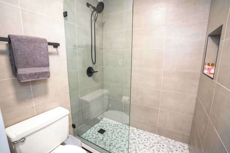 Bathroom 3, Hip Hawaiian Oceanfront Vistas, Maui