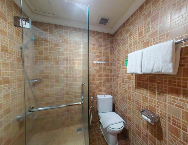 Bathroom 10