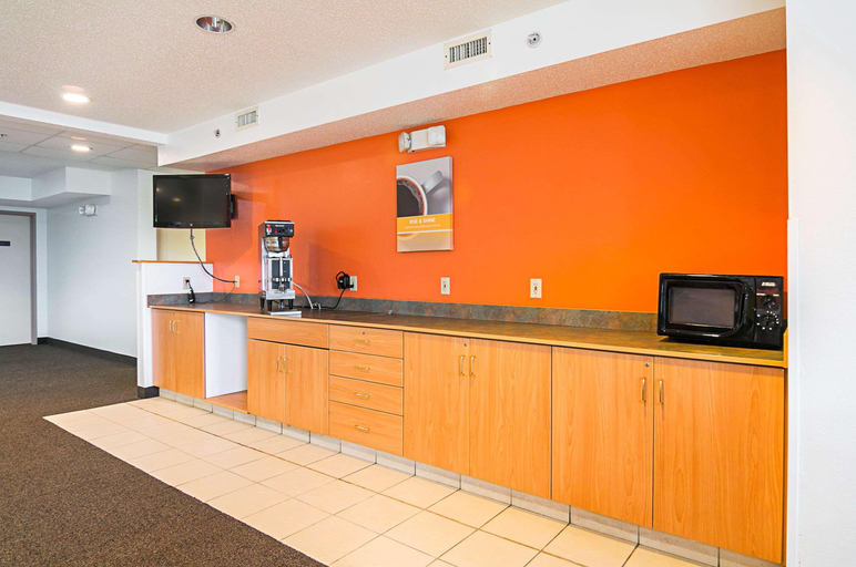 Public Area 4, Motel 6 Sycamore, Il, De Kalb