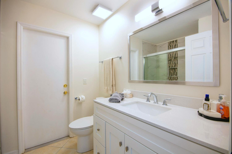 Bathroom 4, !NEW! Villa Violina, Lee