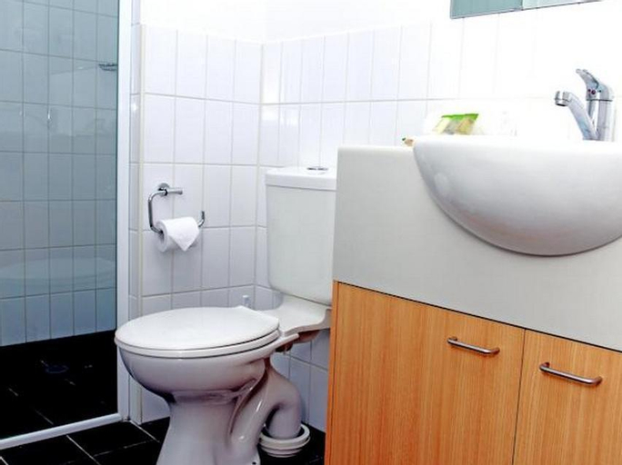 Bathroom 15