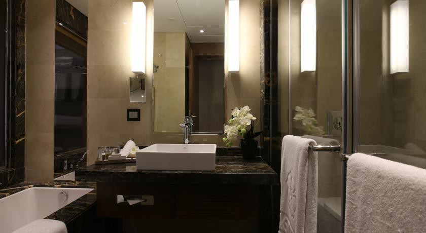 Bathroom 4, Lancaster Plaza Beirut, Beirut