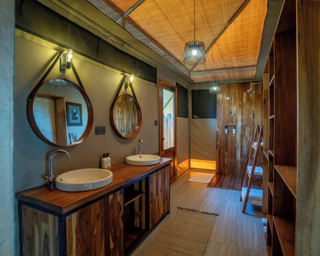 Bathroom 4, Arukore Simba Camp-Serengeti, Serengeti