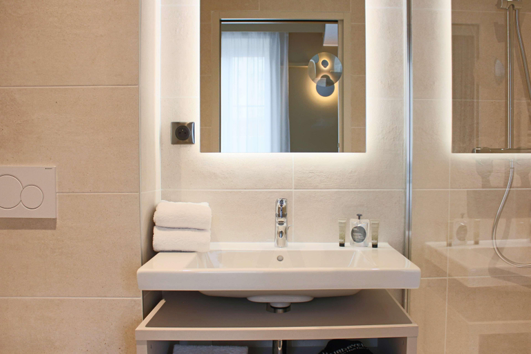 Bathroom 5, Brit Hotel Limoges Centre Gare, Haute-Vienne