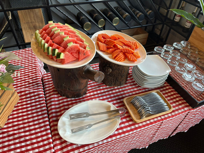 Food & Drinks 15