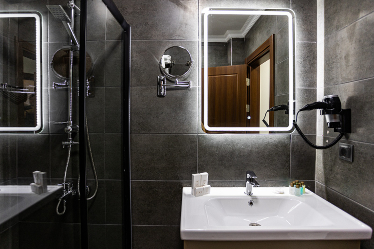 Bathroom 5, Mays Royal Hotel, Fatih