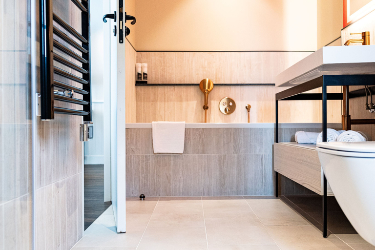 Bathroom 4, La Mère Poulard, Manche