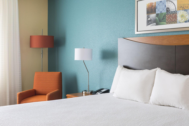 Bedroom 3, Fairfield Inn & Suites Peru, La Salle