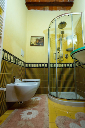 Bathroom 2, Castellino di Malborghetto, Florence