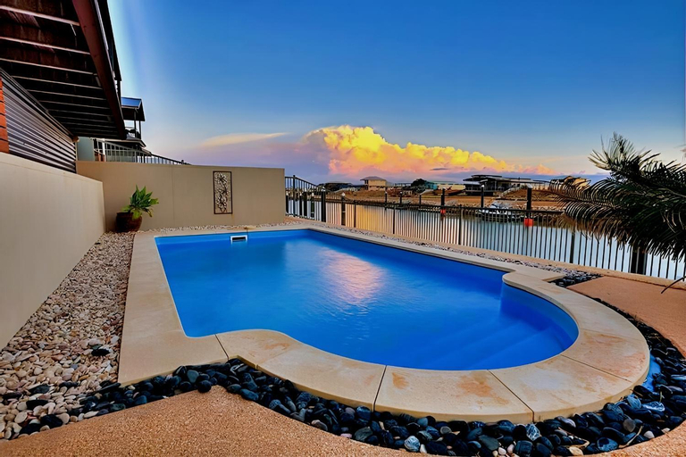 Gecko - On the Marina with Pool & Private Jetty, Exmouth