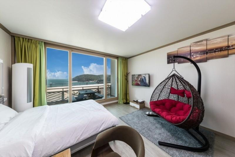 Bedroom 2, Yeosu Ailia Pension, Yeosu