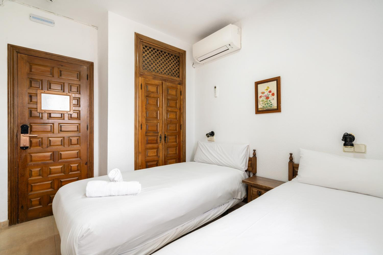 Bedroom 2, Hotel La Quinta de Santillan, Madrid