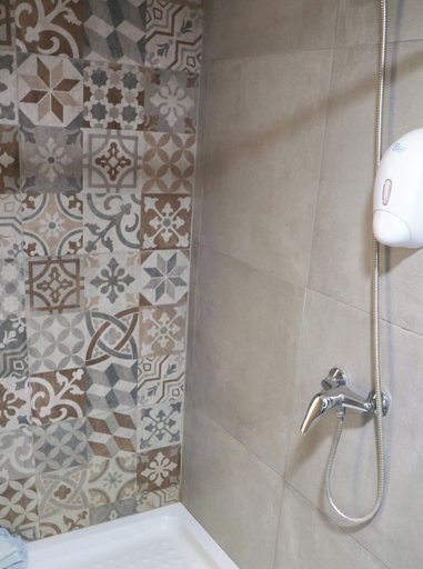 Bathroom 3, Layiotis Hotel Apartments, Larnaca