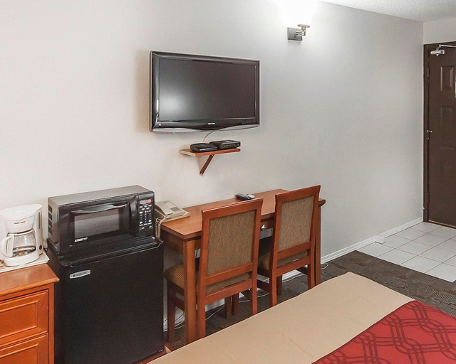 Bedroom 2, Econo Lodge Inn & Suites Drumheller, Division No. 5