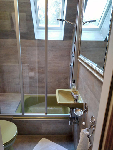Bathroom 2, Gastezimmer Neumair, Harburg