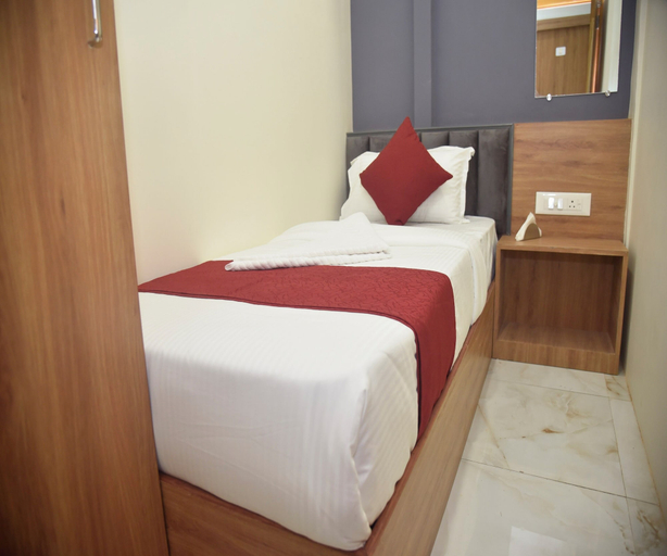 Bedroom 2, Vogue Cabin Stay Near NESCO, Mumbai Suburban