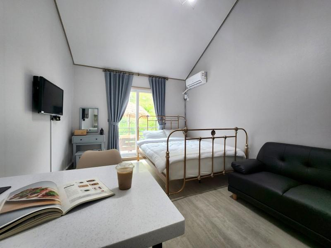Bedroom 2, Jeongseon Amitie Pension, Jeongseon