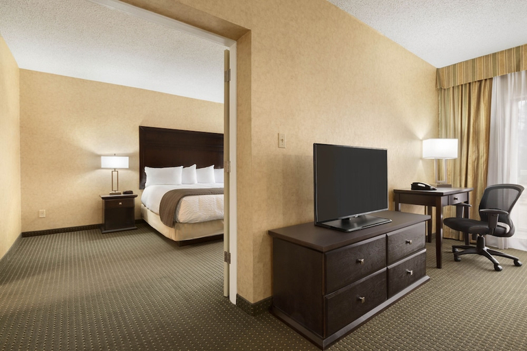 Bedroom 3, Days Inn & Conference Centre by Wyndham Cranbrook, East Kootenay