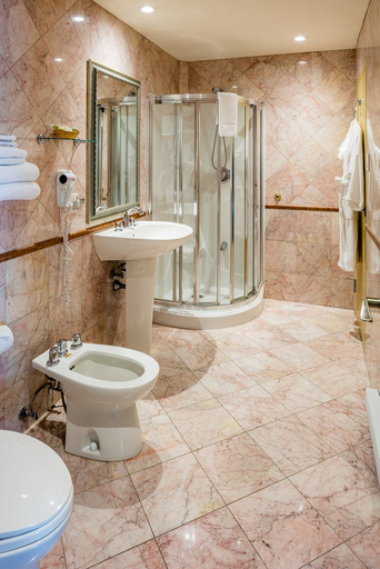 Bathroom 4, Hotel Royal Versailles, Montréal