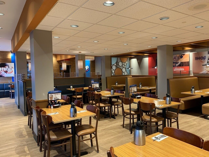 Food & Drinks 4, RAMADA BY WYNDHAM NIAGARA FALLS BY THE RIVER, Niagara