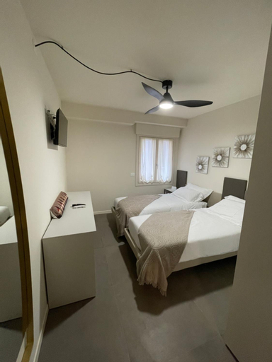 Bedroom 2, Lucia Holiday Apartments, Verona
