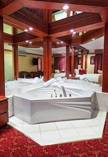 Bathroom 3, Les Suites de Laviolette Ascend Hotel Collection, Francheville